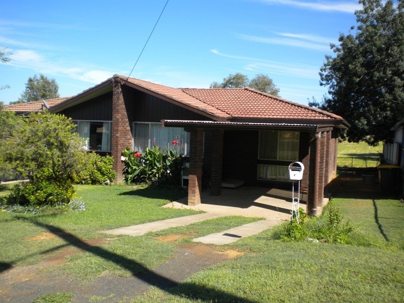 1/4  Yarmouth Parade, Tamworth NSW 2340