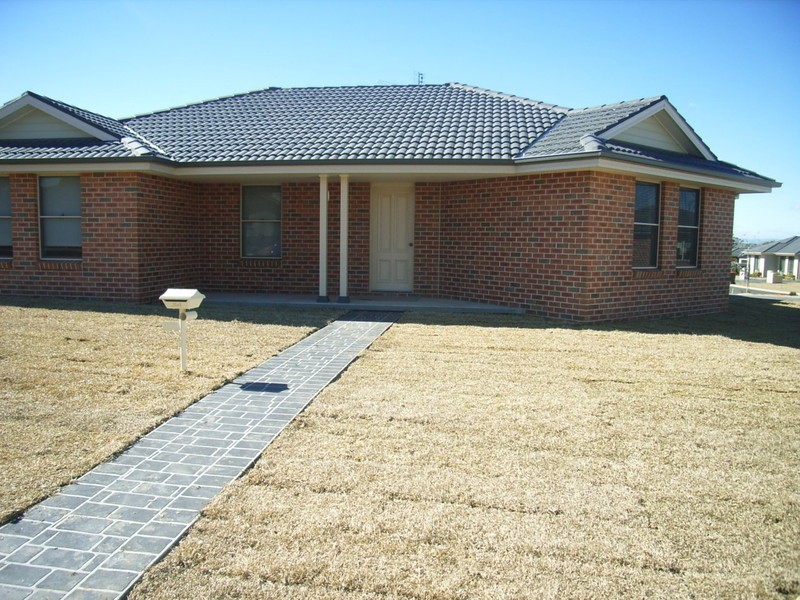 2/87  Grant Street, Tamworth NSW 2340