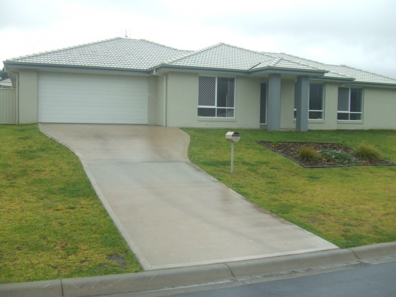 3 Lily Close, Kootingal NSW 2352