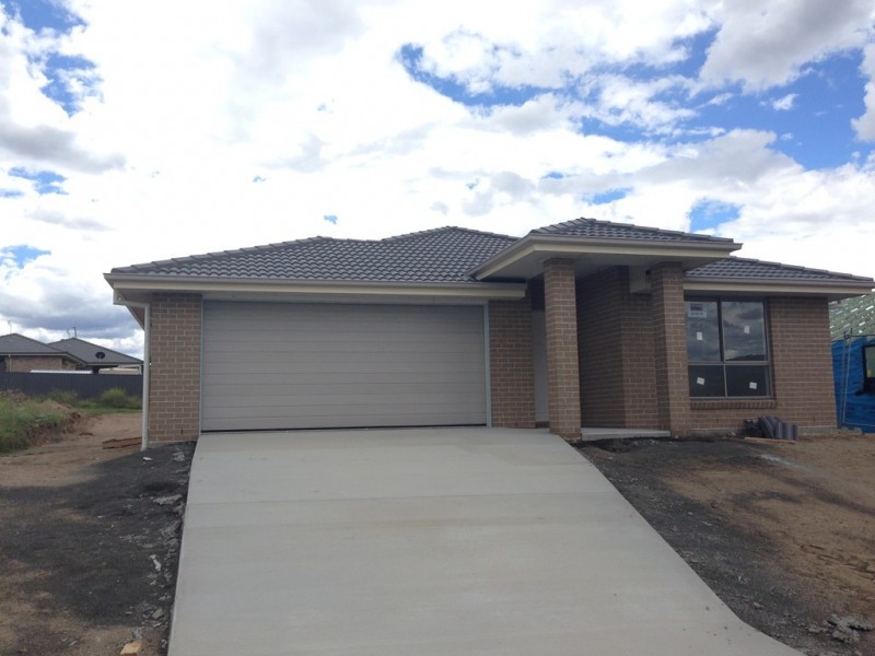 17 Reginald Drive, Kootingal NSW 2352