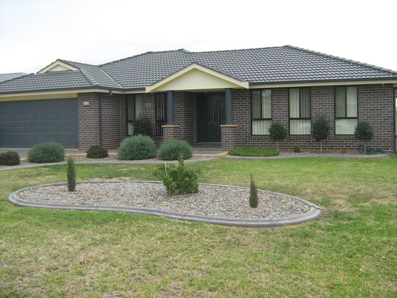 26 HIBISCUS WAY, Tamworth NSW 2340