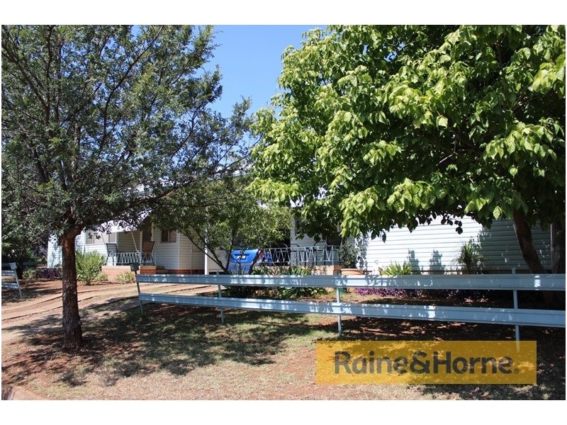 Units 1 and 3, 1 Elizabeth Street, Tamworth NSW 2340