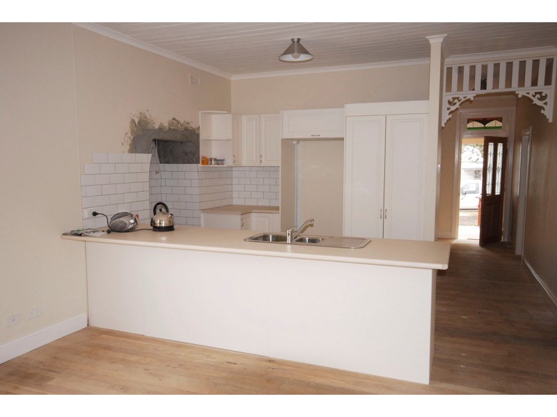 34 GIPPS STREET, Tamworth NSW 2340