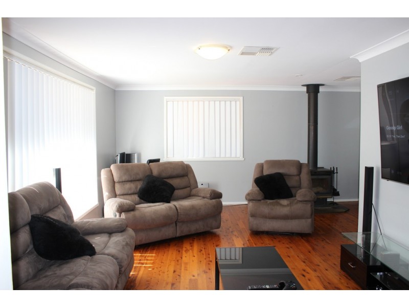 9 Waree Drive, Tamworth NSW 2340