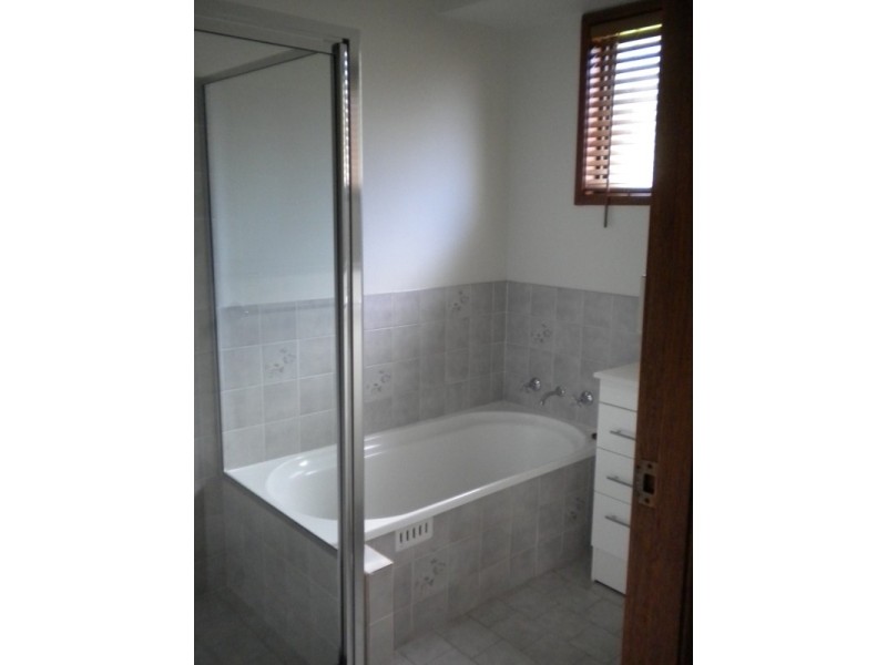 24 Eucalypt Ave, Tamworth NSW 2340