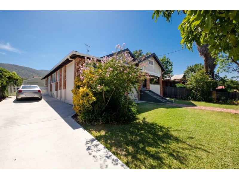 176 Carthage Street, Tamworth NSW 2340