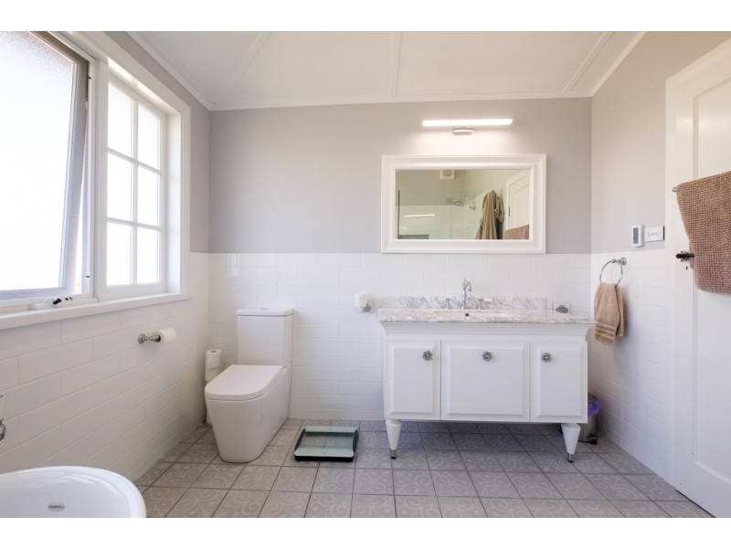 176 Carthage Street, Tamworth NSW 2340