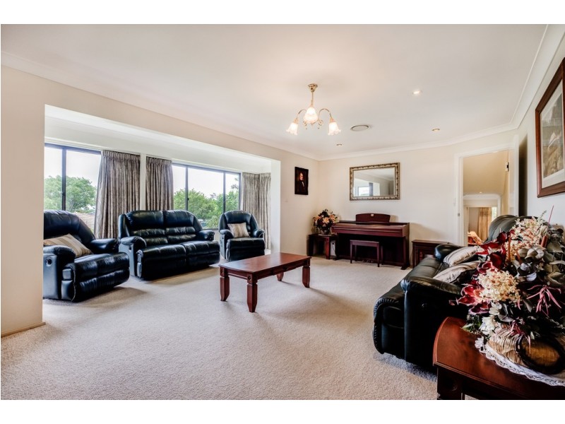 21 ROSEDALE AVENUE, Tamworth NSW 2340