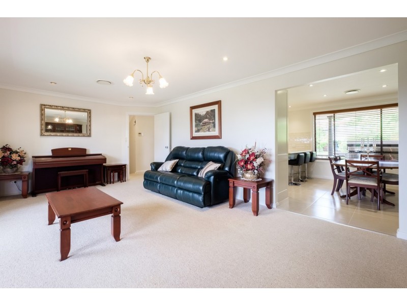 21 ROSEDALE AVENUE, Tamworth NSW 2340