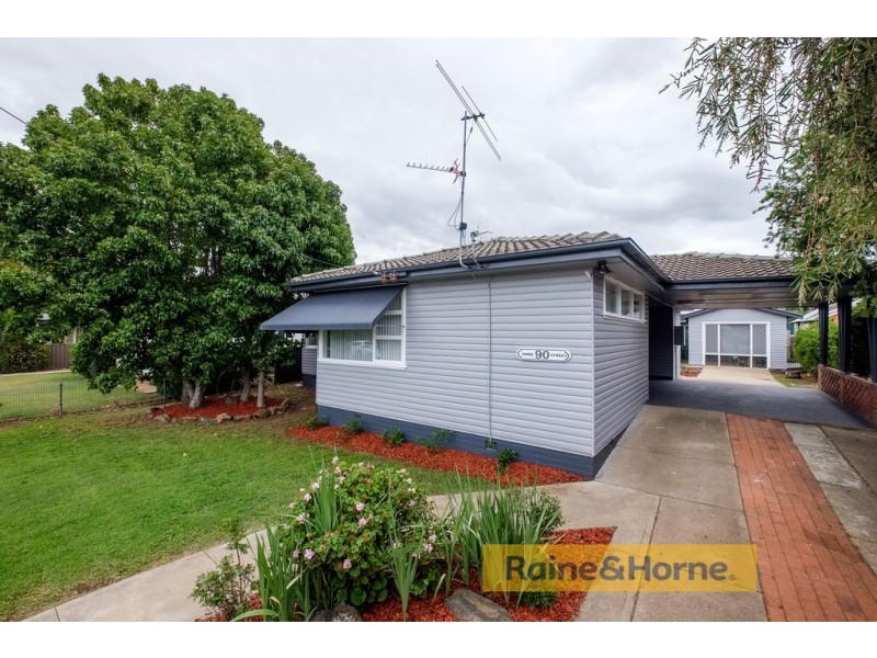 90 Piper street, Tamworth NSW 2340