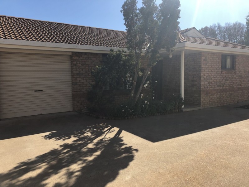2/18 Charles Coxen Close, Tamworth NSW 2340