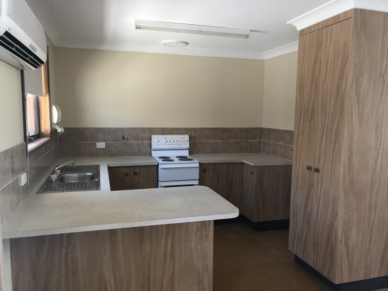 2/18 Charles Coxen Close, Tamworth NSW 2340