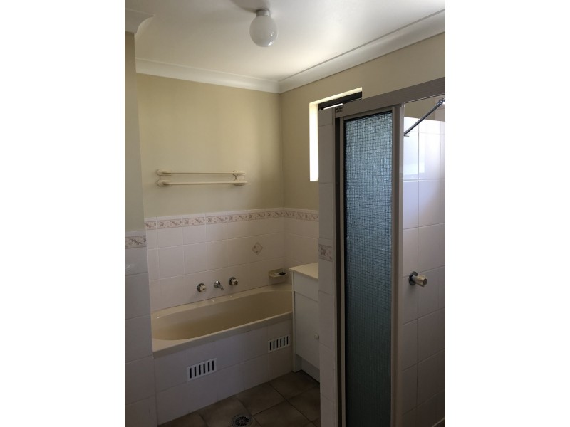 2/18 Charles Coxen Close, Tamworth NSW 2340