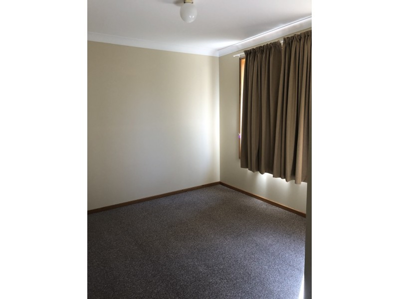 2/18 Charles Coxen Close, Tamworth NSW 2340