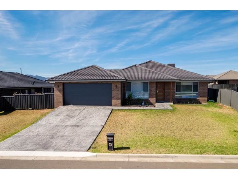 11 Simmental Way, Tamworth NSW 2340