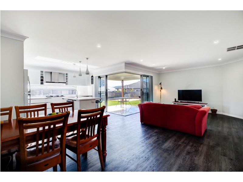 11 Simmental Way, Tamworth NSW 2340