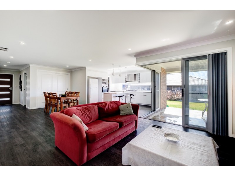 11 Simmental Way, Tamworth NSW 2340