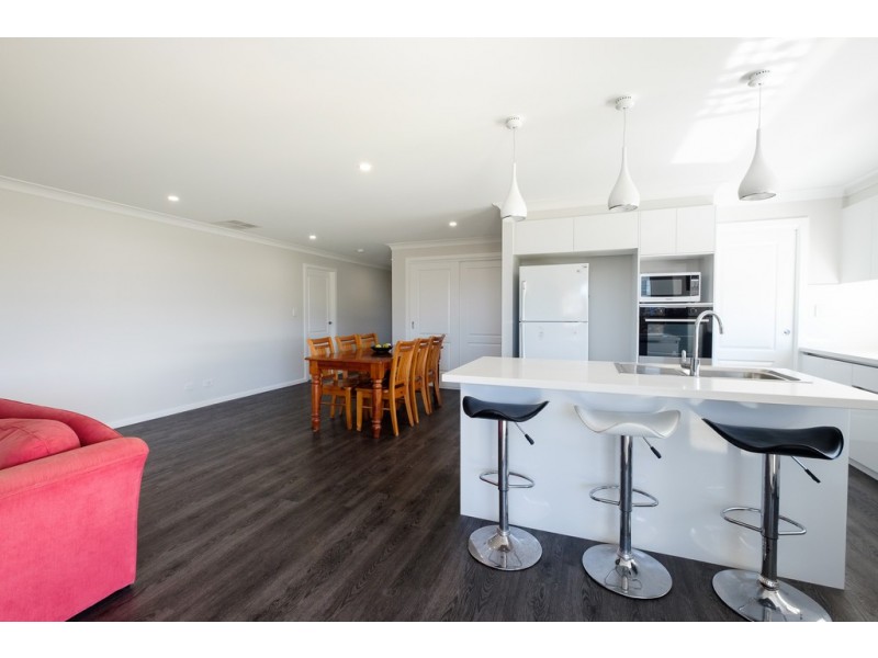 11 Simmental Way, Tamworth NSW 2340