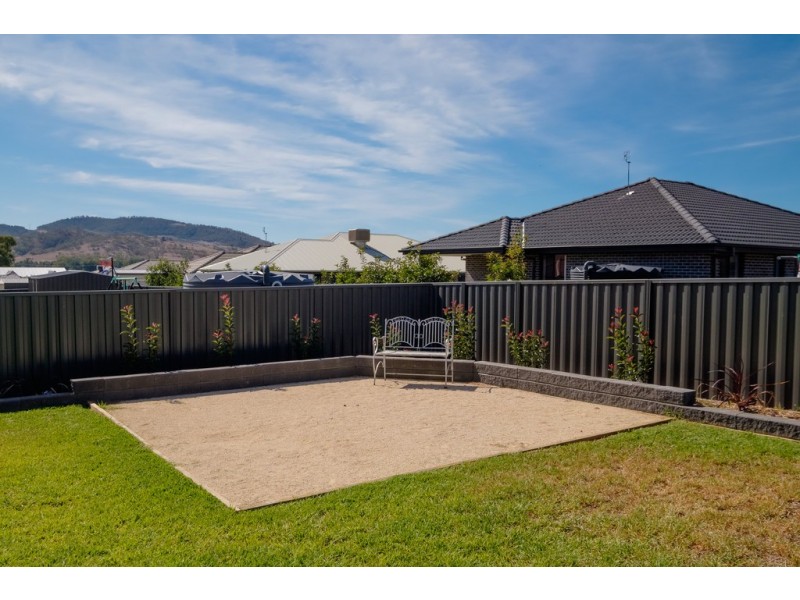 11 Simmental Way, Tamworth NSW 2340