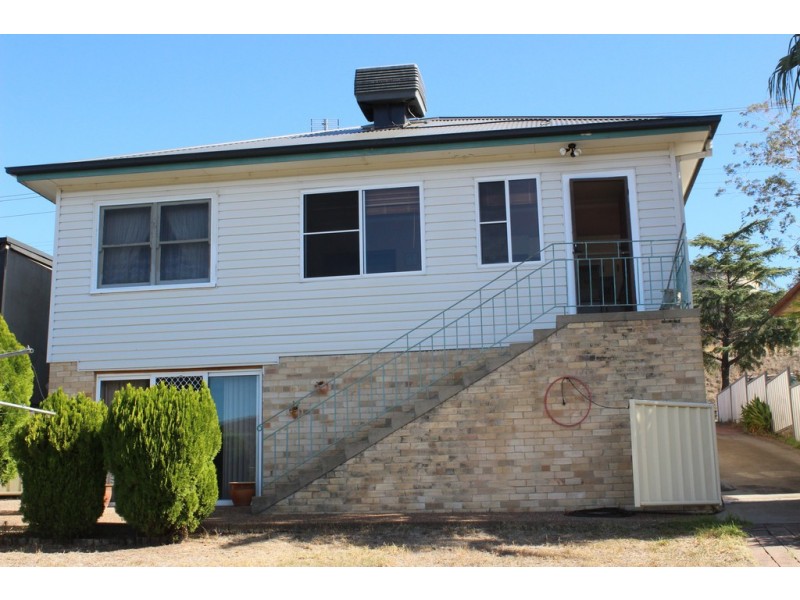 120 Crown Street, Tamworth NSW 2340