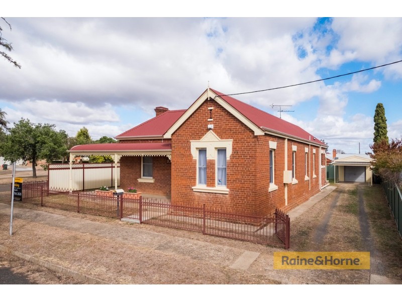 97 Crown Street, Tamworth NSW 2340