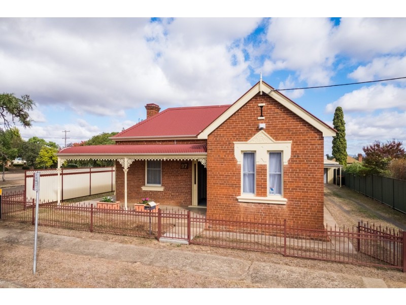 97 Crown Street, Tamworth NSW 2340