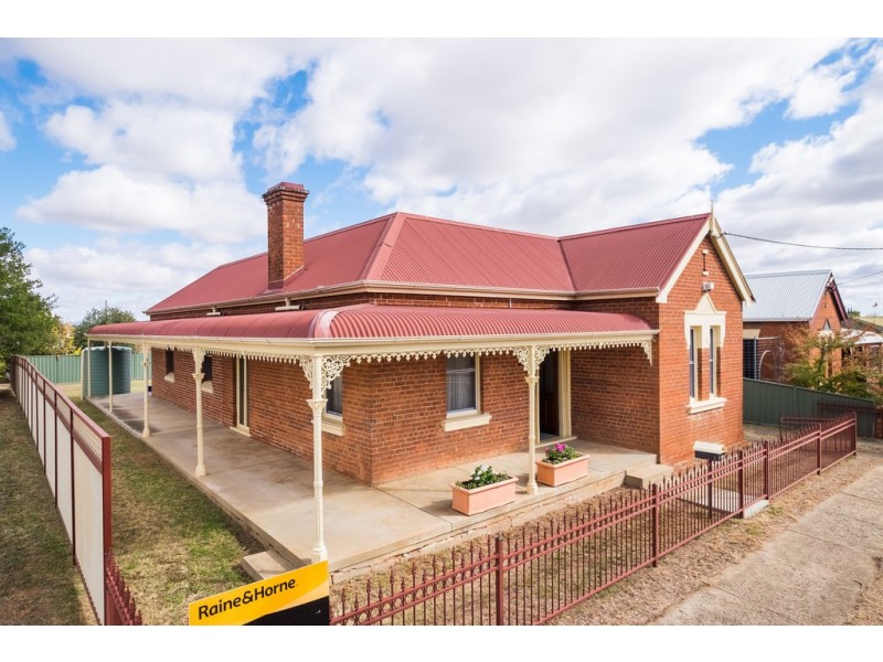 97 Crown Street, Tamworth NSW 2340