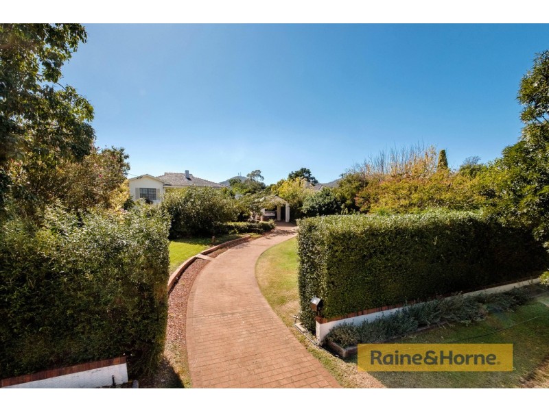 76 Carthage Street, Tamworth NSW 2340