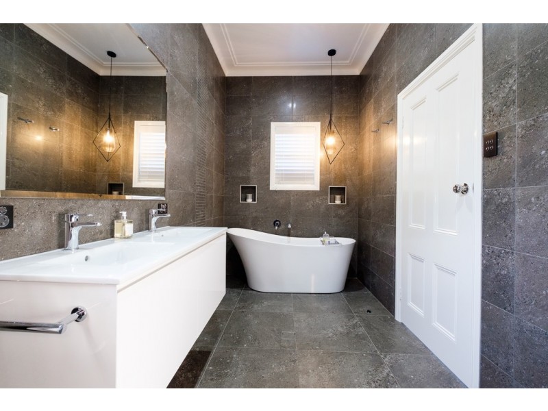 76 Carthage Street, Tamworth NSW 2340