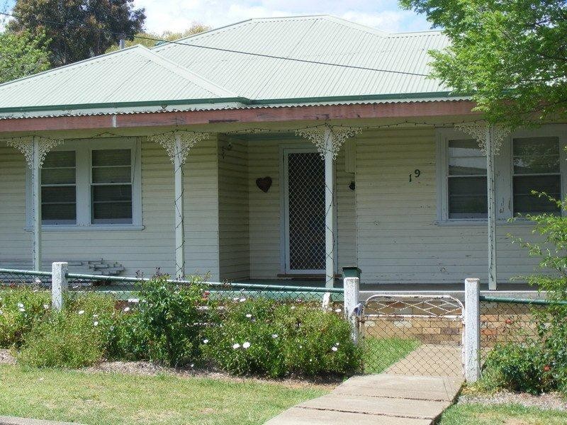 19 Russell Street, Tamworth NSW 2340