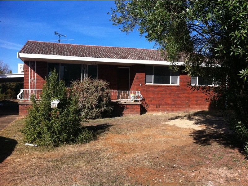 8 Robina Street, Tamworth NSW 2340