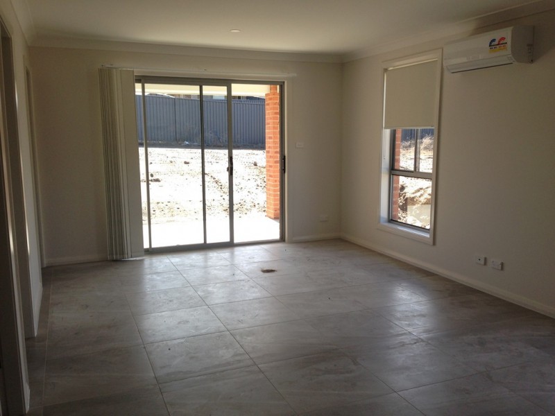 2/13 Reginald Drive, Kootingal NSW 2352