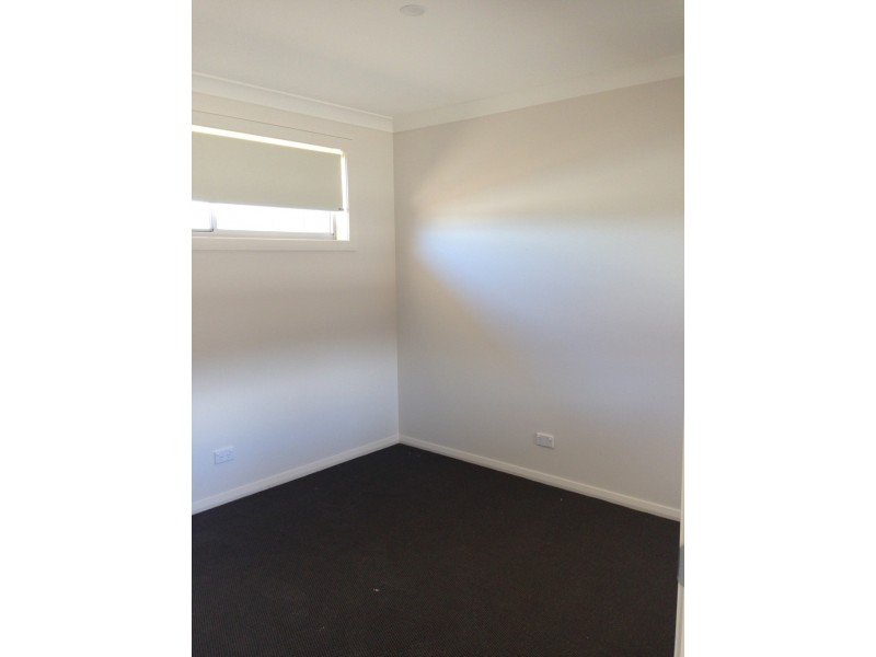 2/13 Reginald Drive, Kootingal NSW 2352