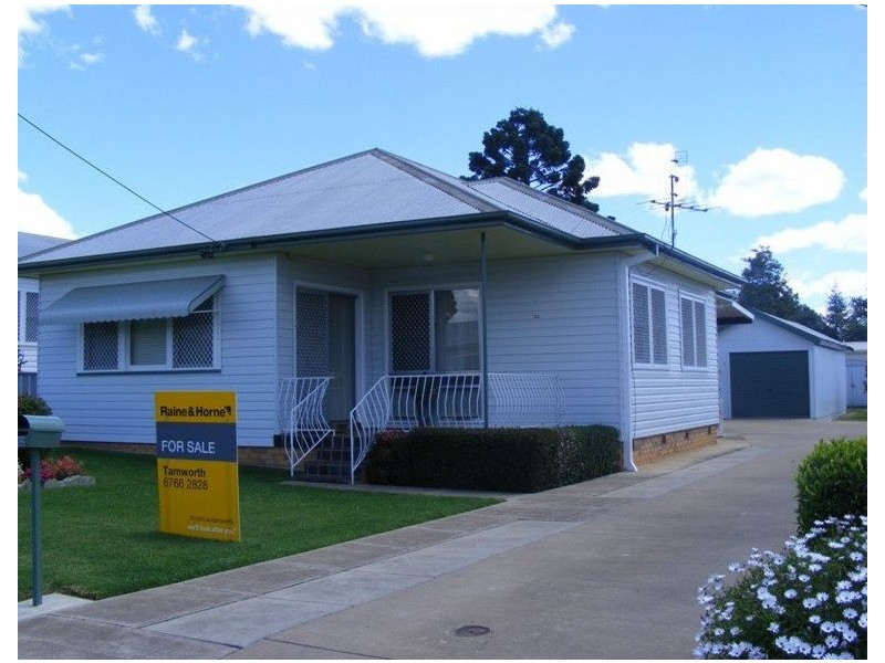 32 HILLVUE ROAD, South Tamworth NSW 2340