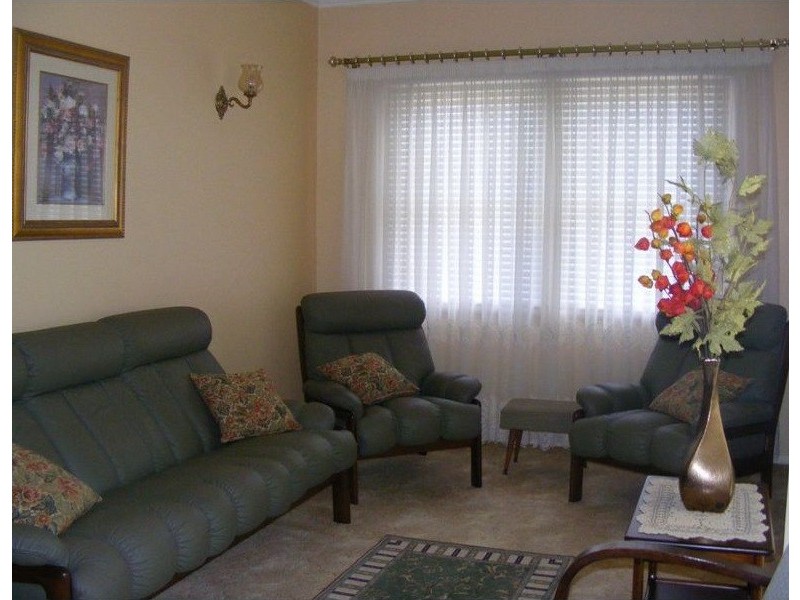 32 HILLVUE ROAD, South Tamworth NSW 2340