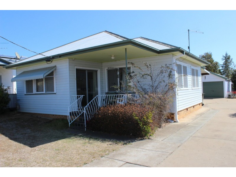 32 HILLVUE ROAD, South Tamworth NSW 2340