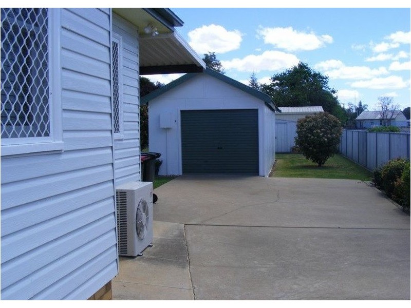 32 HILLVUE ROAD, South Tamworth NSW 2340