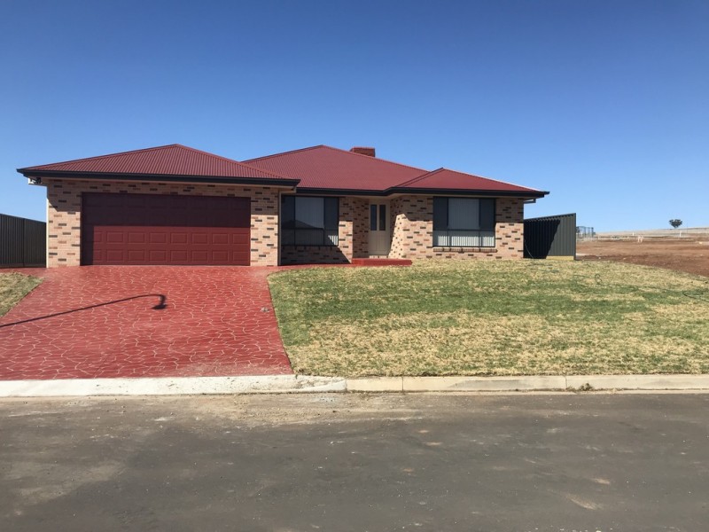 24 Lambrusco Way, Tamworth NSW 2340