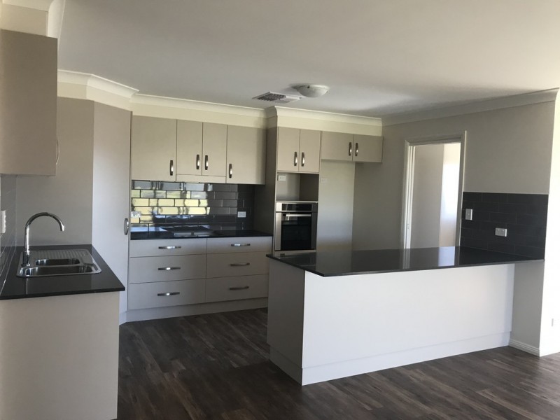 24 Lambrusco Way, Tamworth NSW 2340