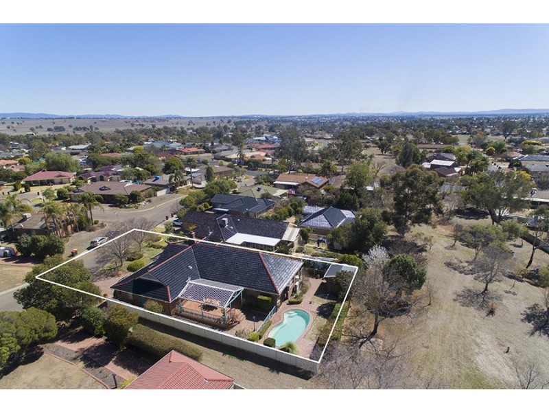 9 Wayamba Close, Tamworth NSW 2340