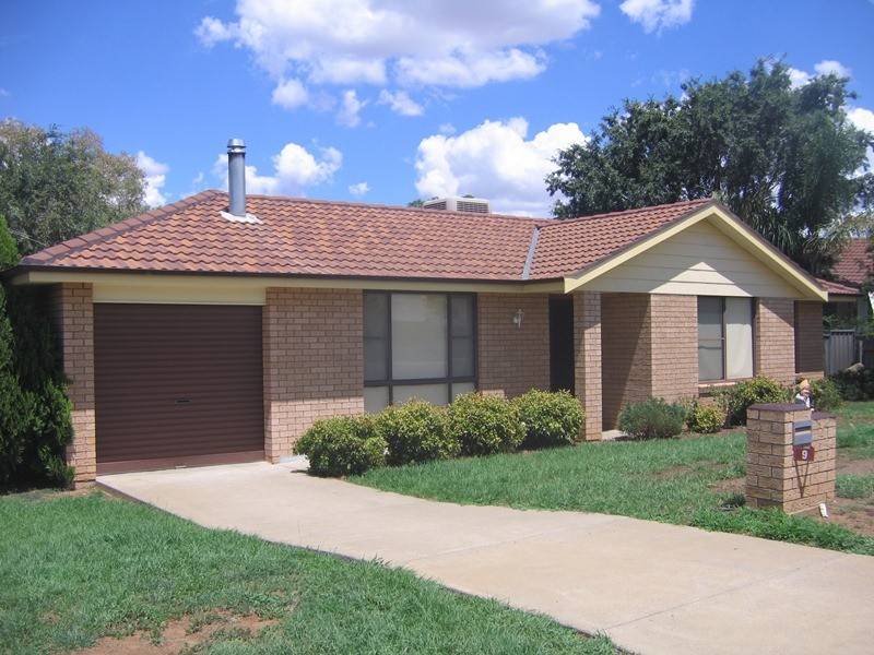 9 Gilbert Drive, Tamworth NSW 2340