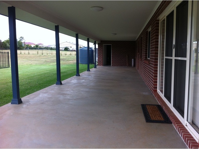 14 Whiporie Close, Tamworth NSW 2340