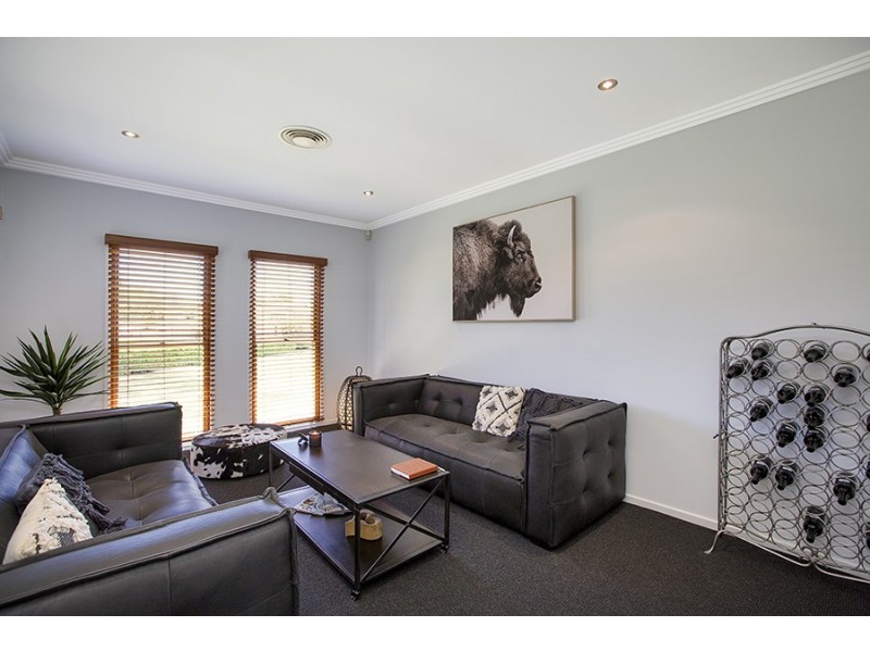 8 The Grange, Tamworth NSW 2340