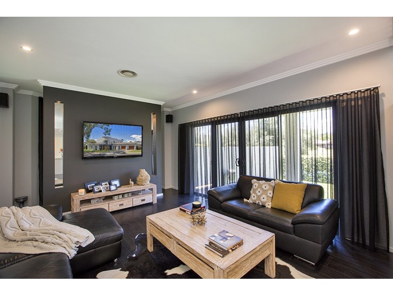 8 The Grange, Tamworth NSW 2340