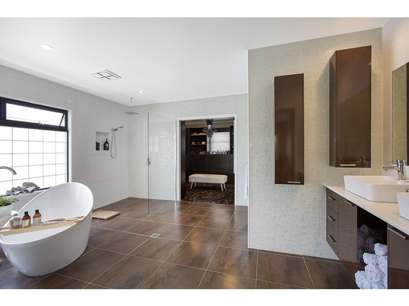 8 The Grange, Tamworth NSW 2340