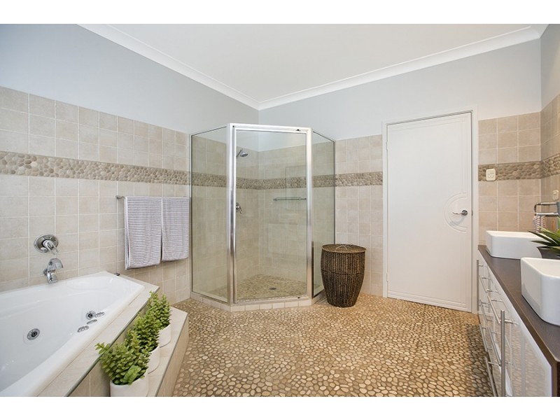 8 The Grange, Tamworth NSW 2340