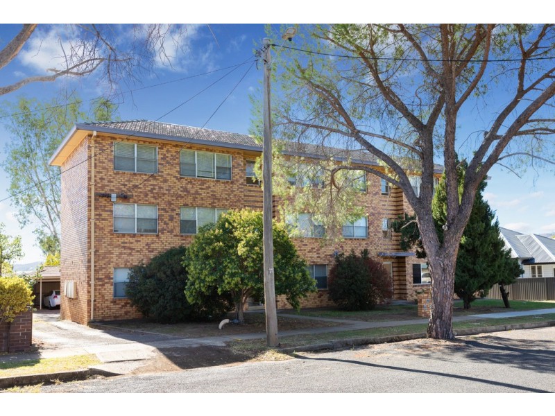 43 GIPPS STREET, Tamworth NSW 2340