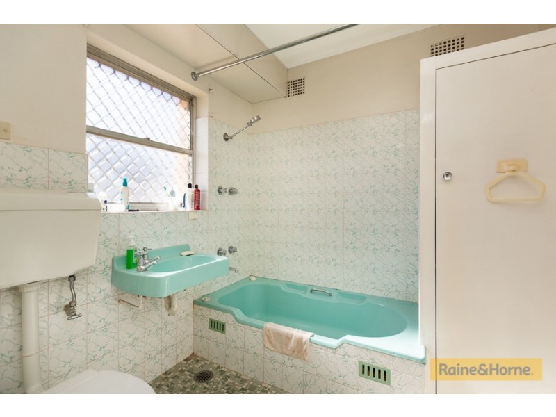 43 GIPPS STREET, Tamworth NSW 2340