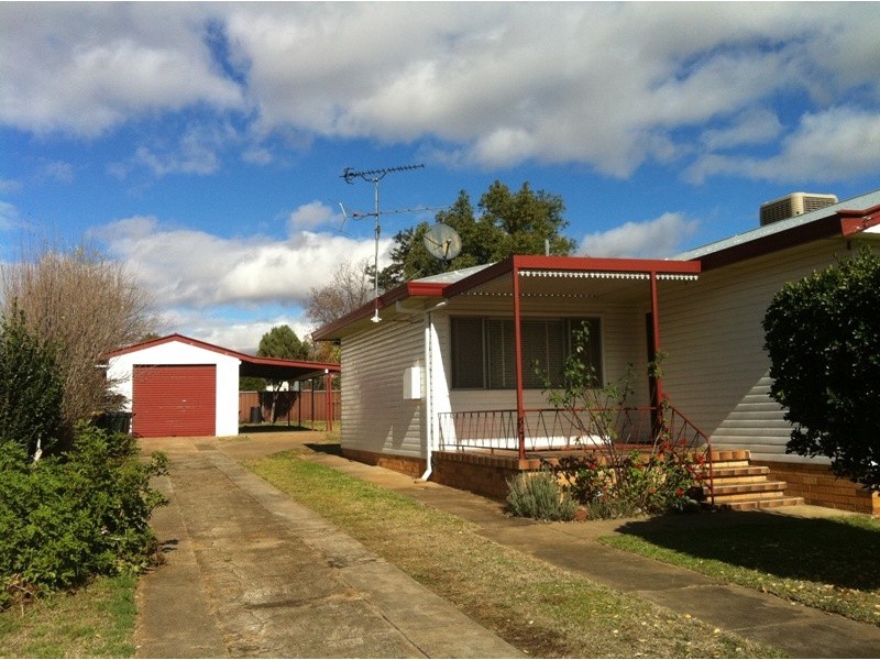 24 Oak Street, Tamworth NSW 2340