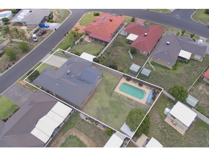 3 Milpara Crt, Tamworth NSW 2340